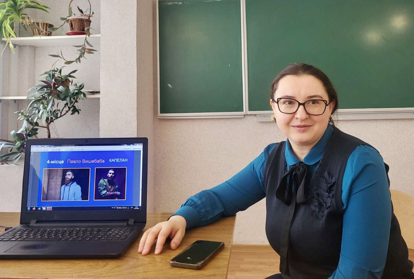 гостя – Надія Сеньовська (доцентка кафедри педагогіки та менеджменту освіти, фахівчиня з питань культурних контекстів патріотичного виховання)